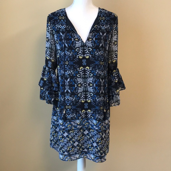 Vince Camuto Dresses & Skirts - Vince Camuto Bell Sleeve Shift Dress